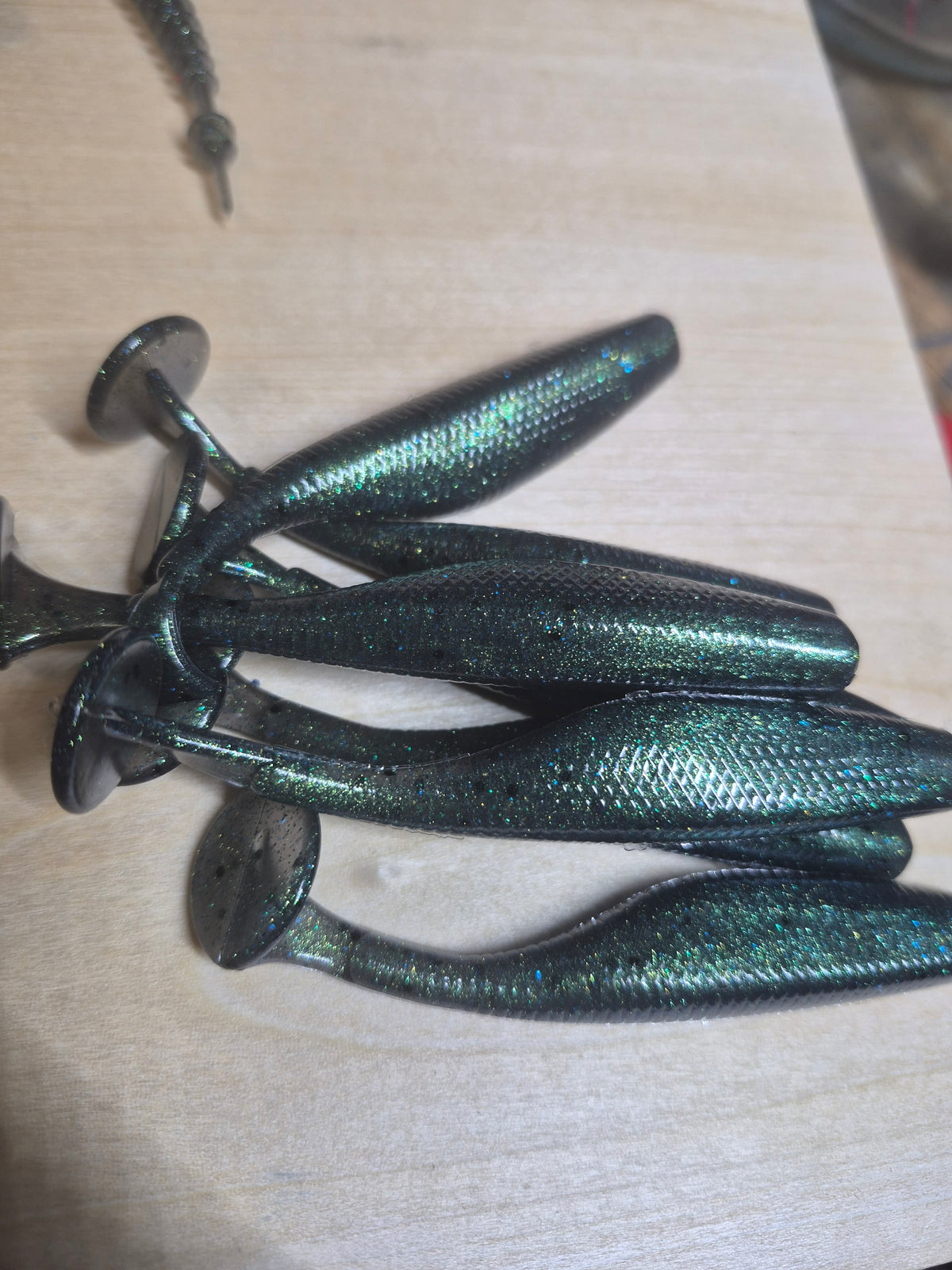 3.8 Assassin swimbait TOXIC ABYSS blue, green gokd hypershift 8pk