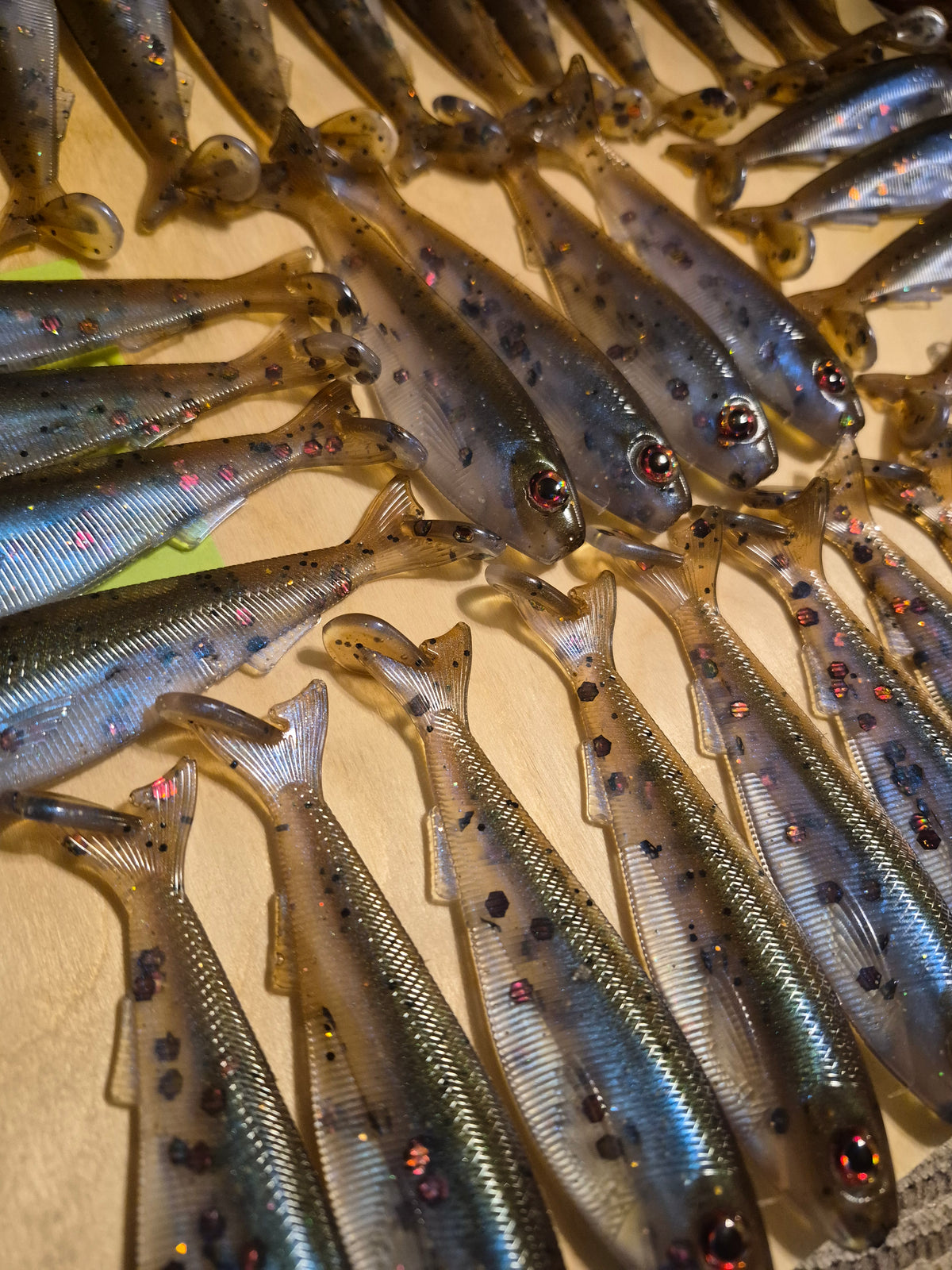 THE General 4.3 SWIMBAIT WAKASAGI PEARL w/ CHAMELEON scales