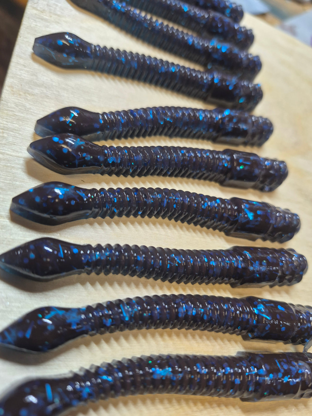 THE 3.75 HAMMER WORM BLUE CRAW 10PK