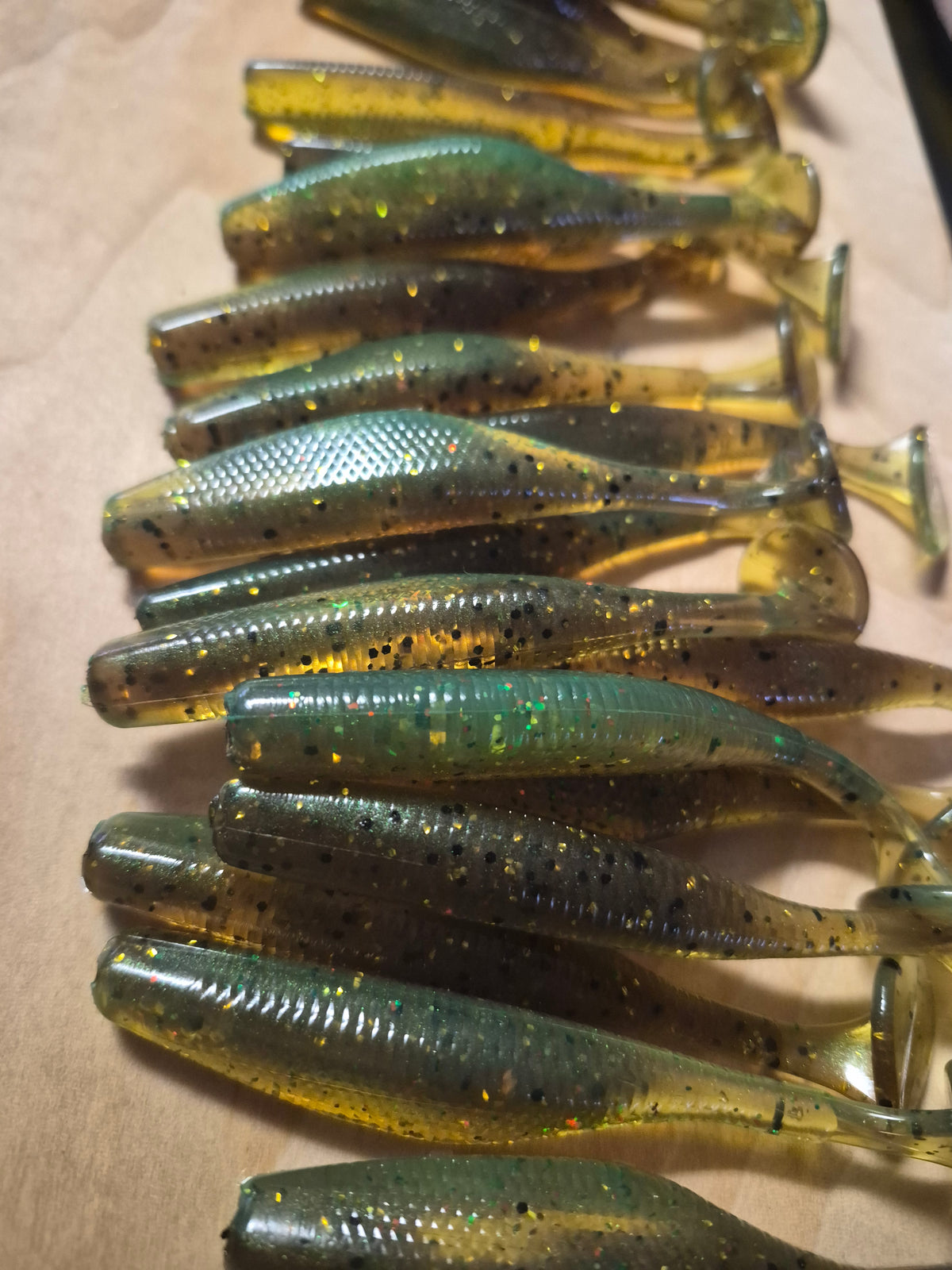 3.8 Assassin swimbait 8pk WAKASAGI CHARTREUSE