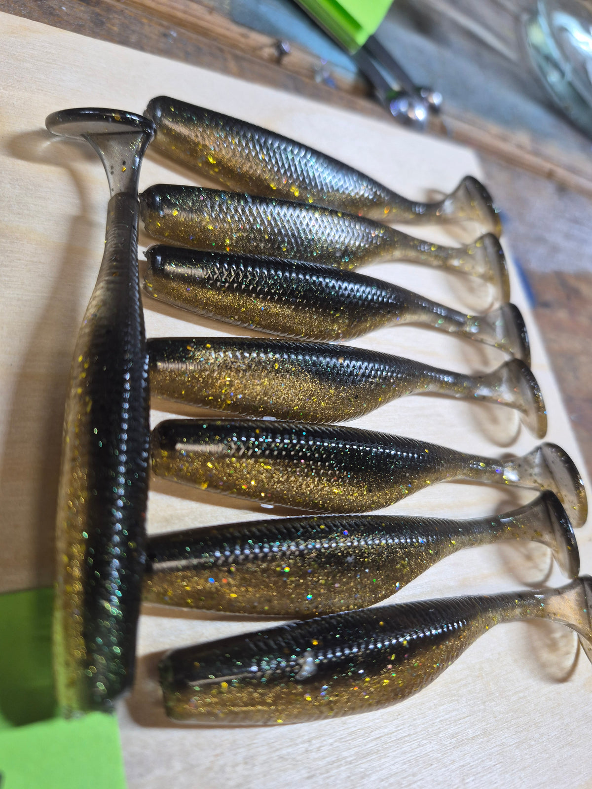 3.8 ASSASIN SWIMBAIT 8pk TOXIC OIL SLICK