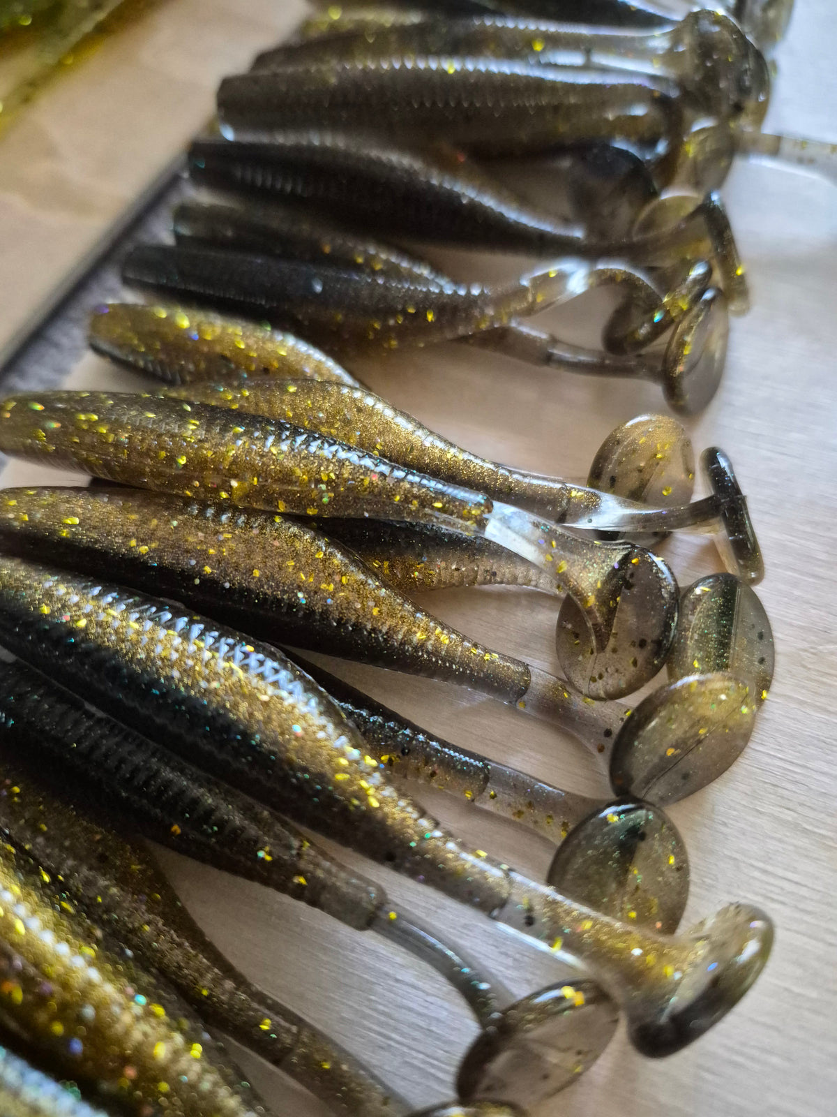 2.8" ASSASIN SWIMBAIT 8pk Toxic oil slick