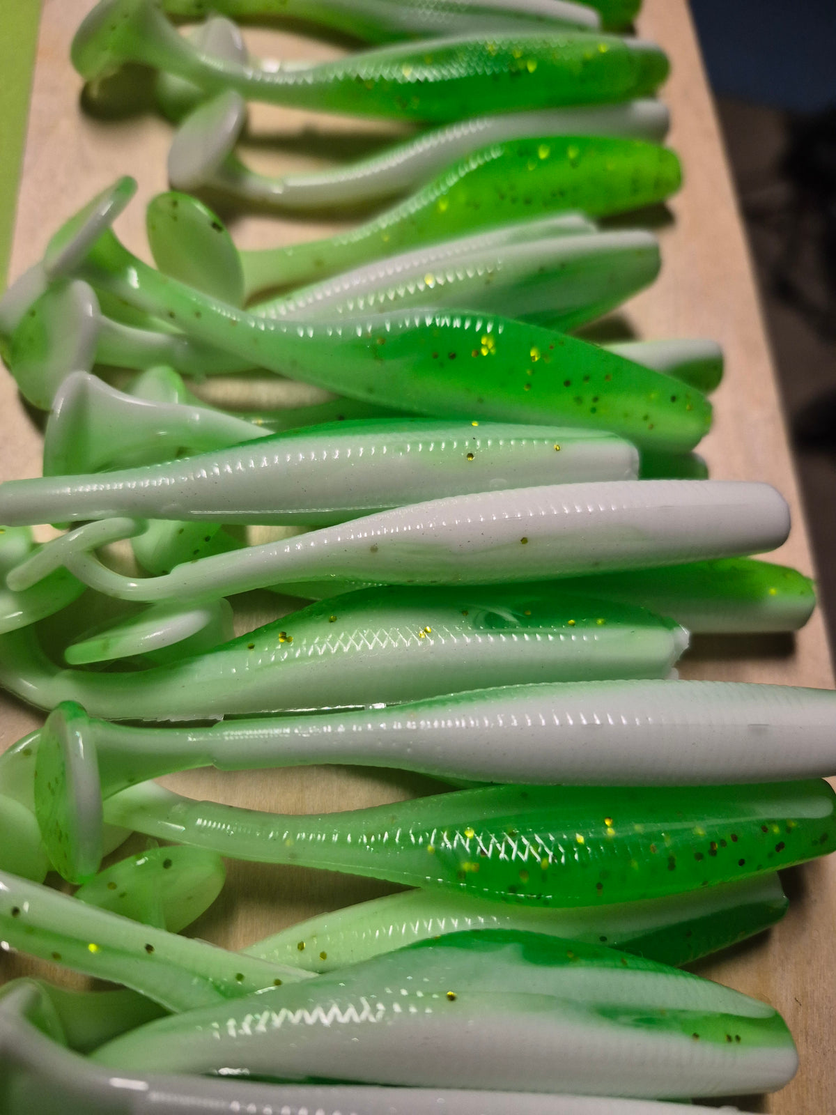3.8 ASSASIN SWIMBAIT 8pk White Flo-Lime