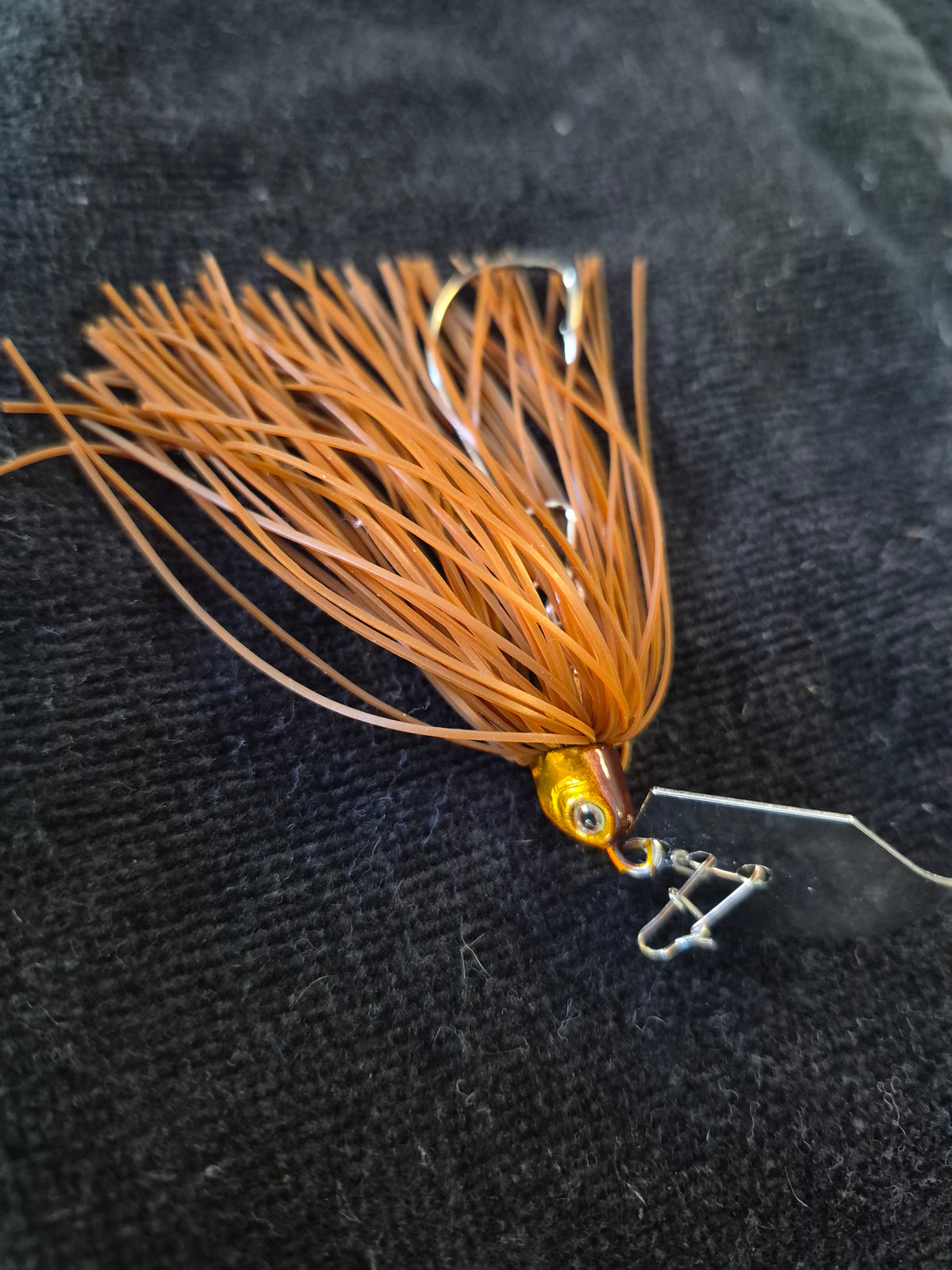 THE OUTLAW STRIKE free hook swing direct connect bladed jig.