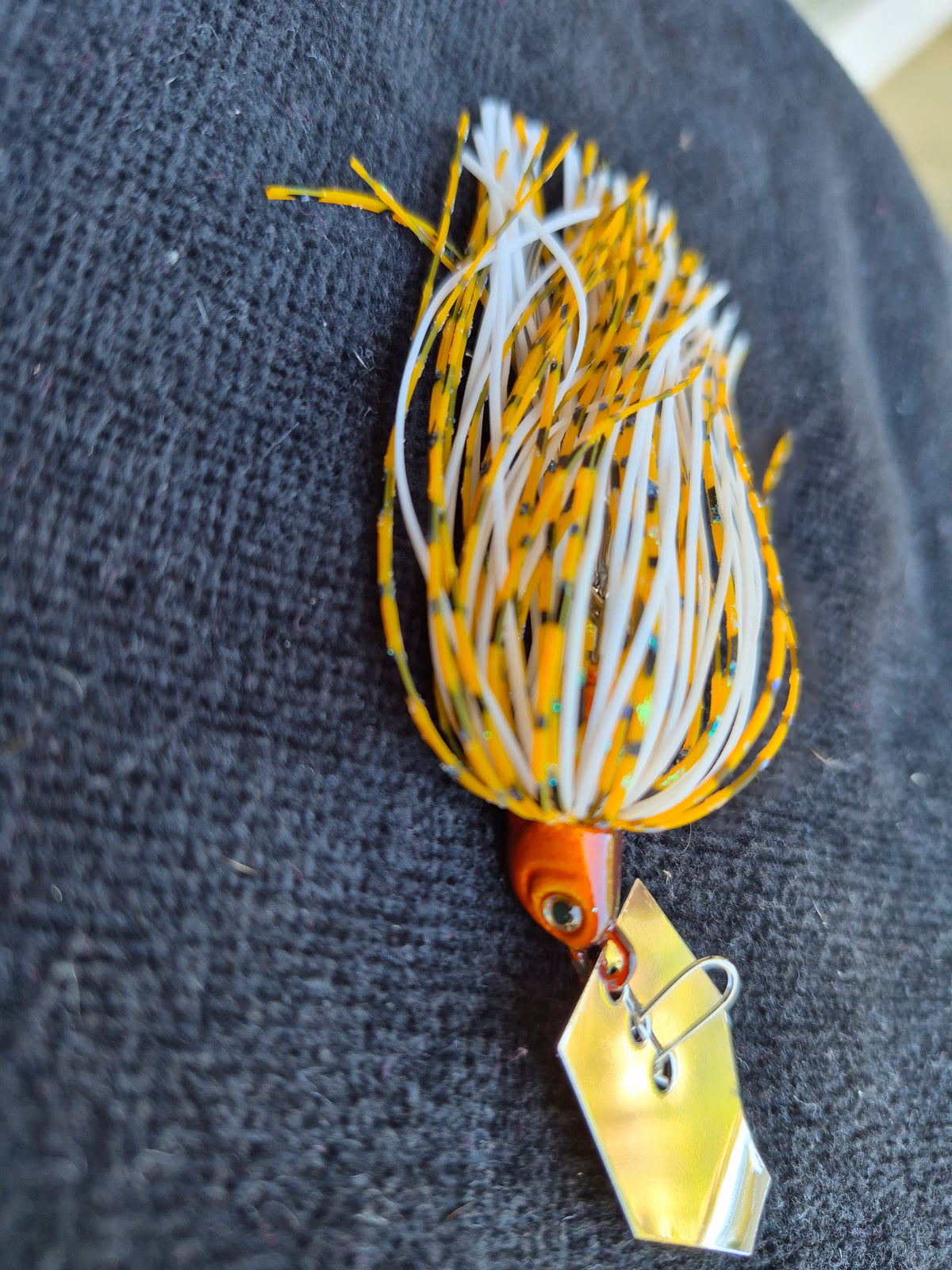 THE OUTLAW STRIKE free hook swing direct connect bladed jig.