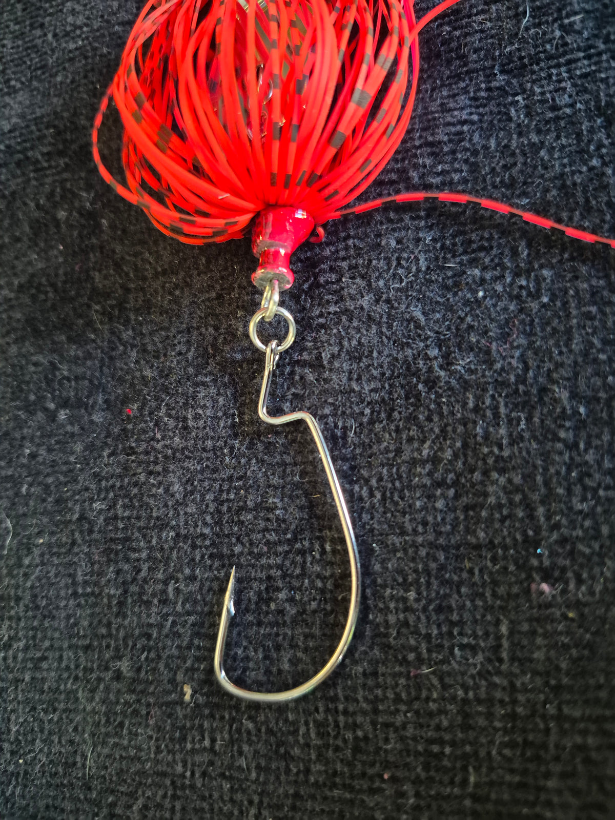 THE OUTLAW STRIKE free hook swing direct connect bladed jig.