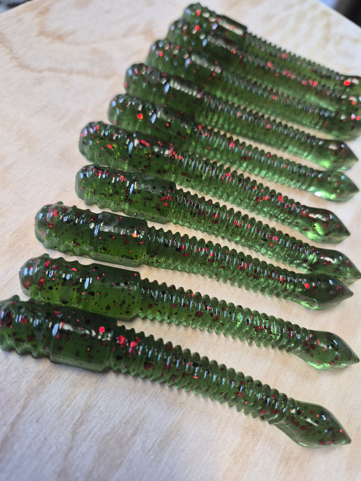 The 3.75 HAMMER WORM WATERMELON GREEN 10PK