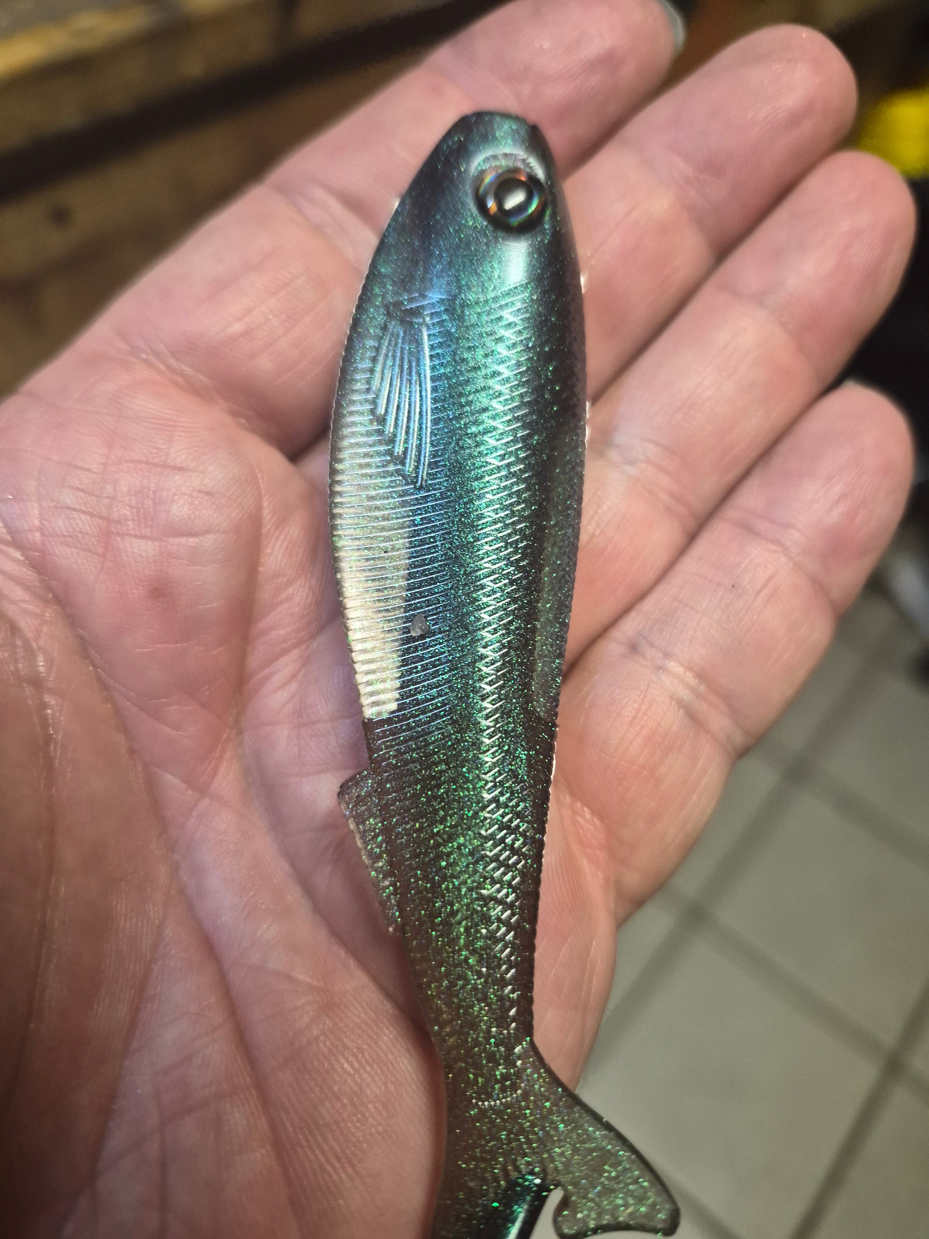 The General 4.3" SWIMBAIT Hypershift Brilliant Plasma