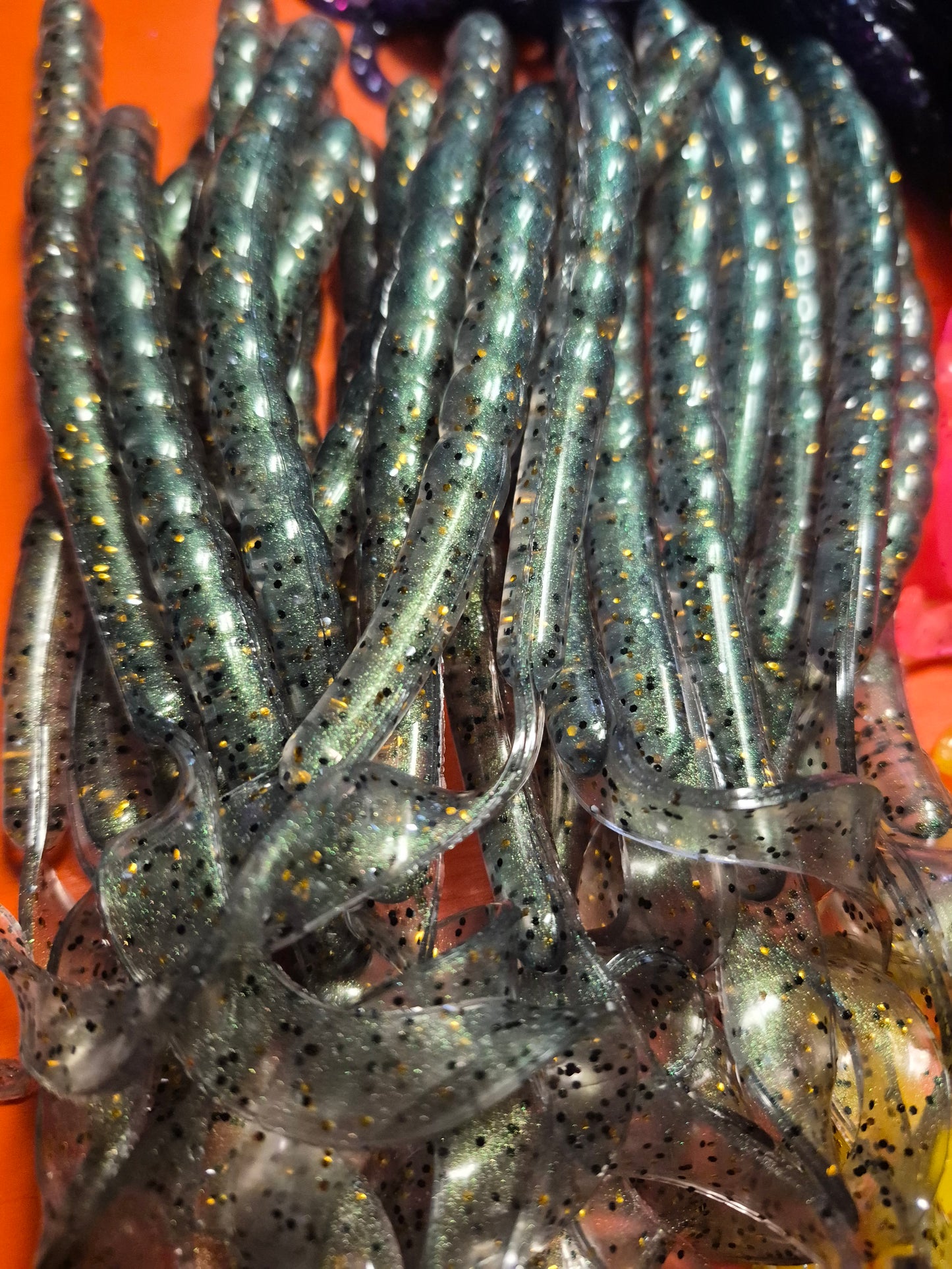 The LEGEND 10" Ribbon worm NEO GREEN/GOLD