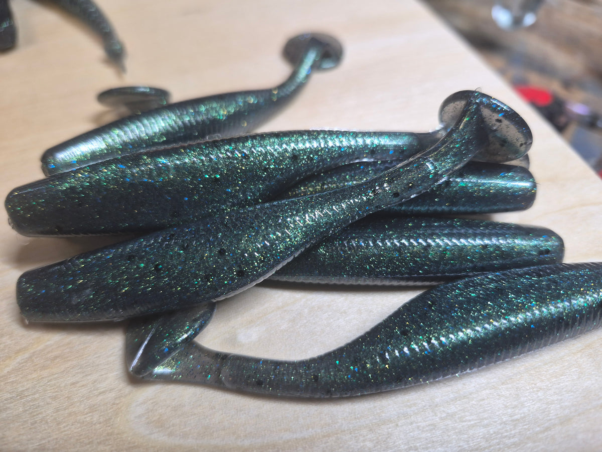 3.8 Assassin swimbait TOXIC ABYSS blue, green gokd hypershift 8pk