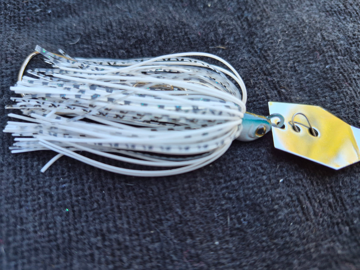 THE OUTLAW STRIKE free hook swing direct connect bladed jig.