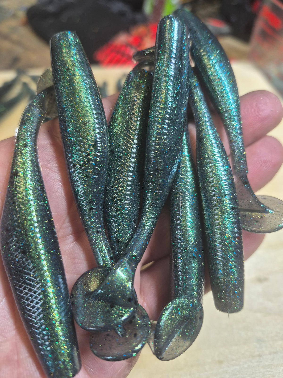 3.8 Assassin swimbait TOXIC ABYSS blue, green gokd hypershift 8pk