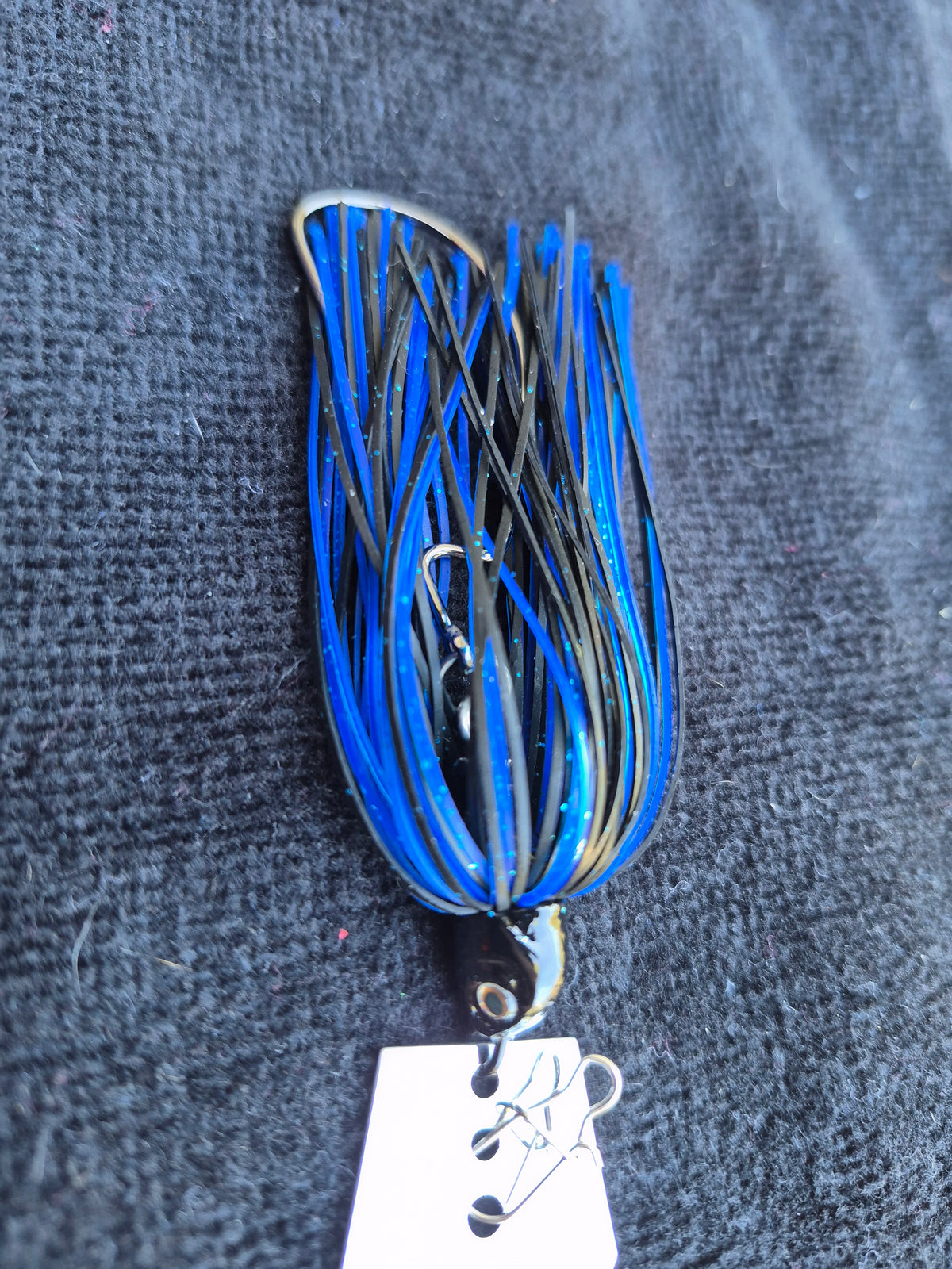 THE OUTLAW STRIKE free hook swing direct connect bladed jig.